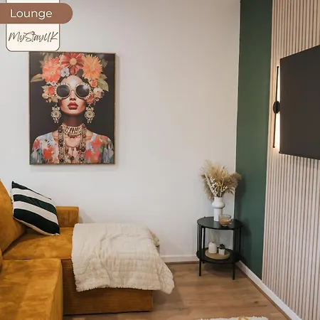 Modern City-Centre Home | Sleeps 12 | Free Parking-3
